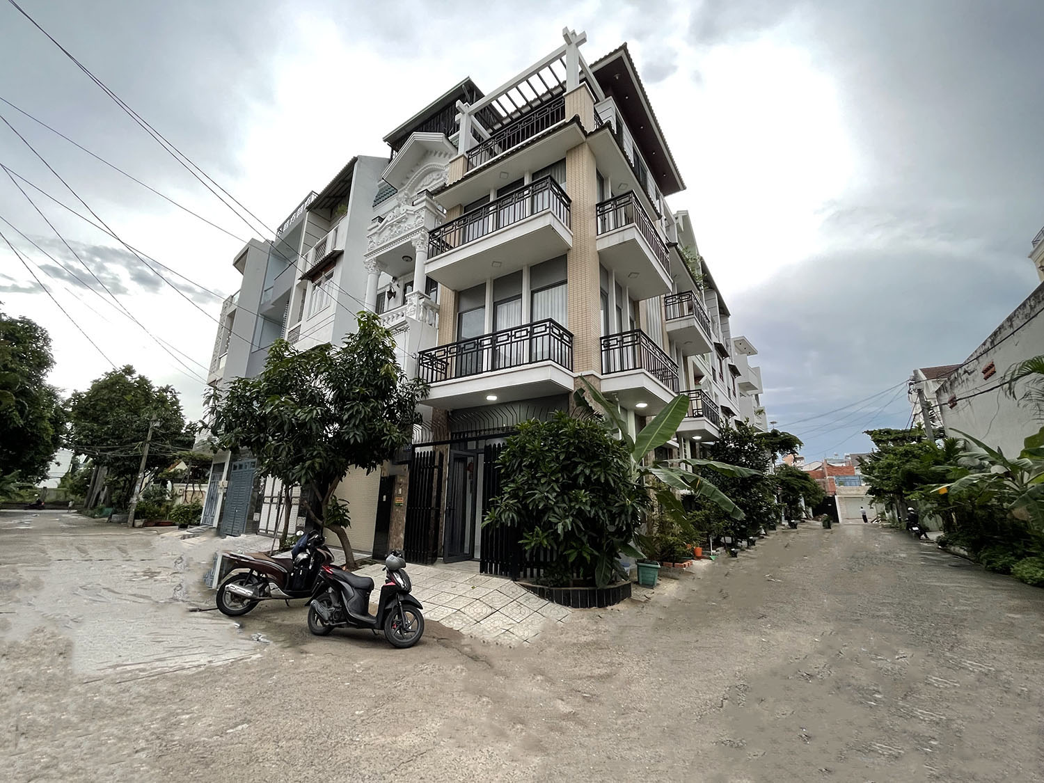 Bán nhà Đường Phạm Văn Đồng, Thành Phố Thủ Đức Tuyệt phẩm 3 lầu căn góc 2 mặt tiền hẻm nhựa 8m